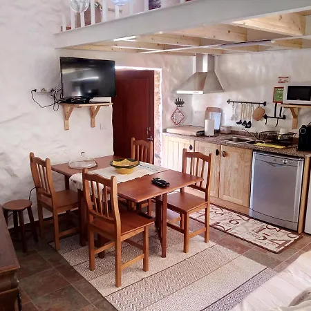 Refugio Do Raposo/casa Deneb Holiday home Montes da Senhora